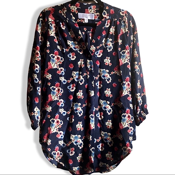 Amour Vert Tops - NWOT New Amour Vert Navy Blue Multicolor Floral 100% Silk Top Blouse Size Small